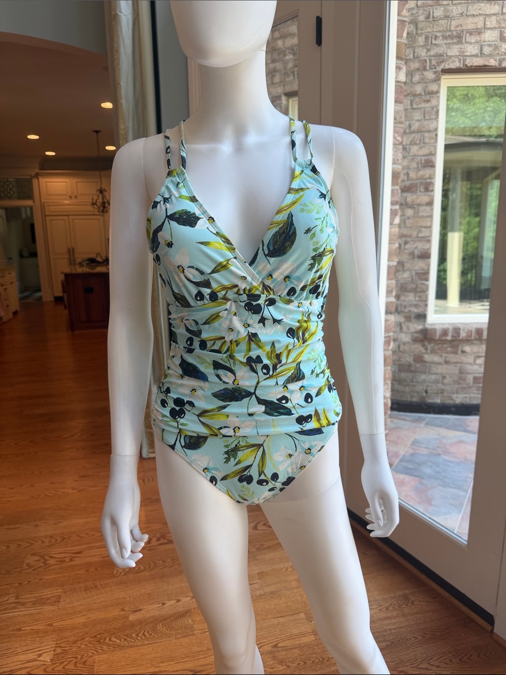 La Blanca Floral Light Blue Ruched super duper flattering one piece Swimsuit - Picture 2 of 9